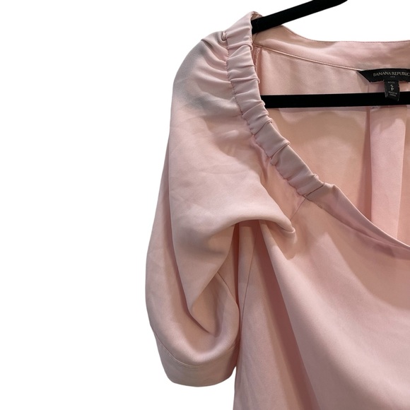 Banana Republic off the should blouse in light pink size Petite Small - Picture 3 of 10